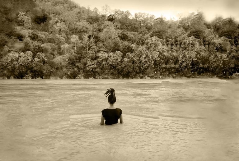 Read more about the article I cleansed my body in the flowing Ganga